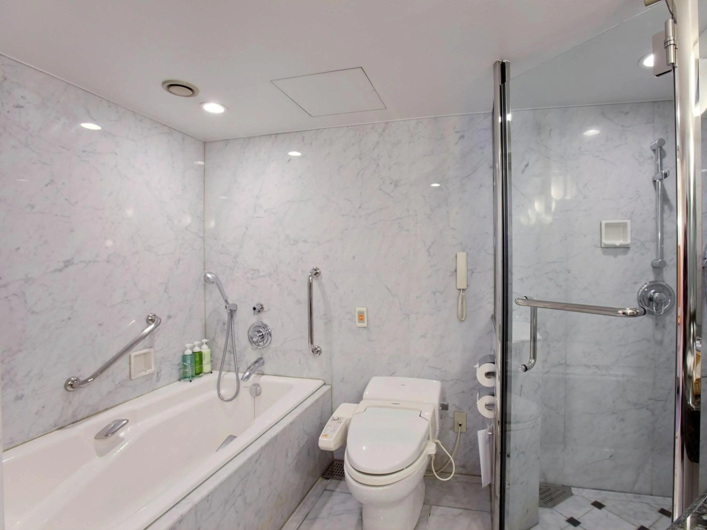 Photo - Nishitetsu Grand Hotel