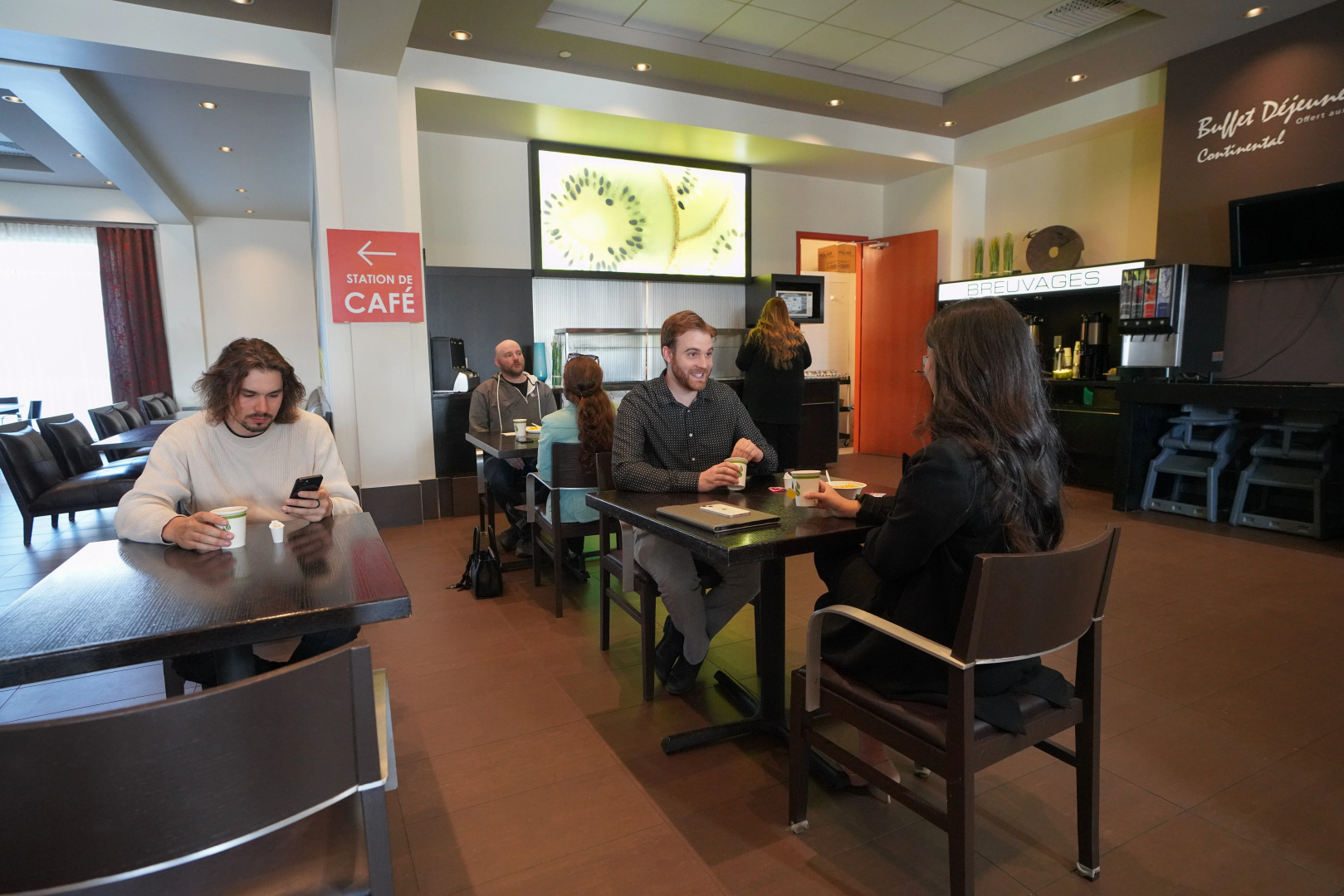 Foto - Hôtel Must –  Aéroport de Québec par JARO