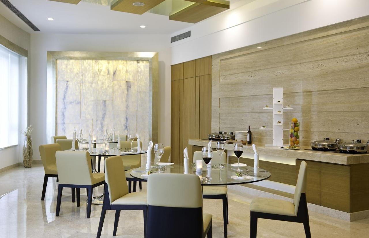 Photo - Meluha The Fern Mumbai, Powai, Series by Marriott