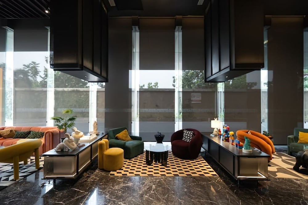 Premium Collins Boulevard Near Airport
