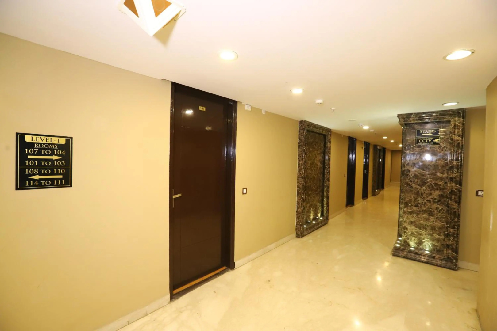 Foto - Hotel Palm Grand Naraina New Delhi - Couple Friendly Local IDs Accepted