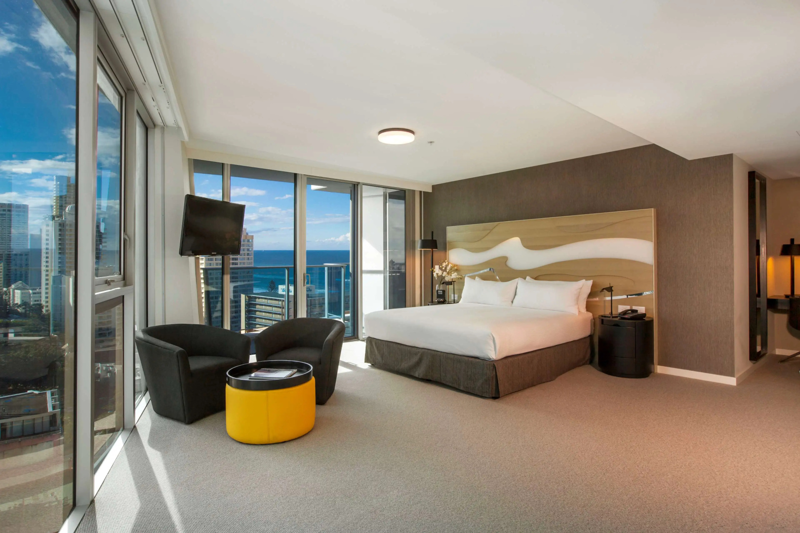Photo - Hilton Surfers Paradise Hotel & Residences.