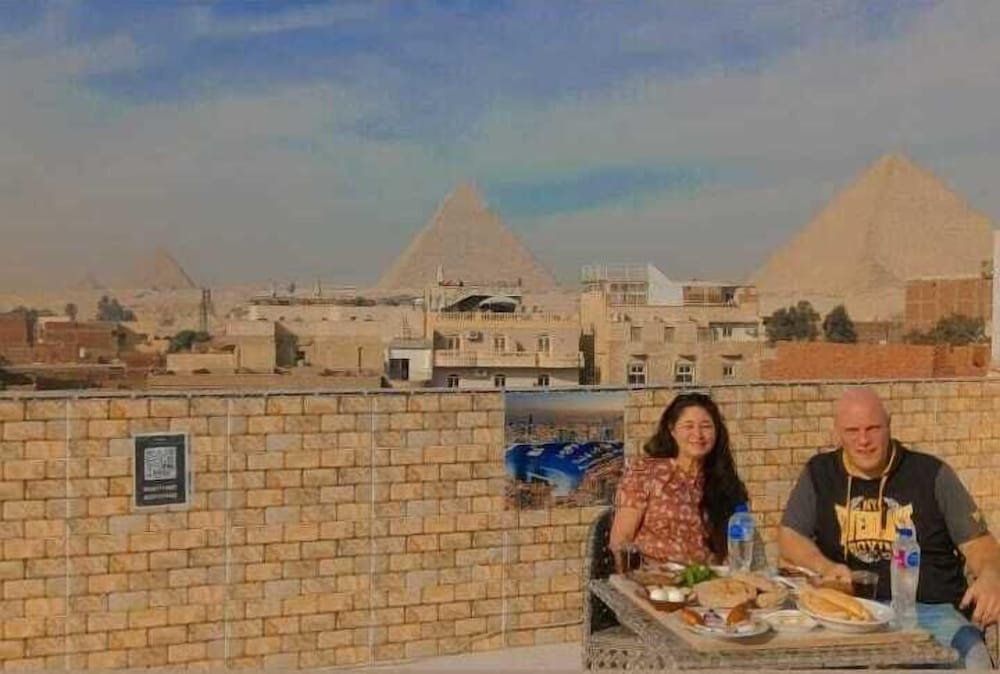 Foto - Falcon pyramids inn