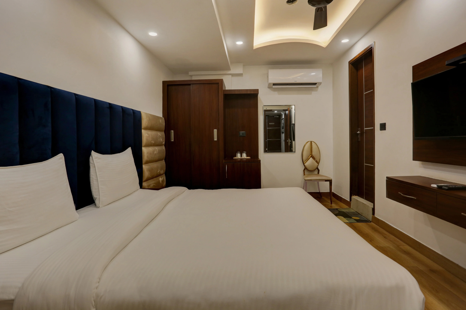 Photo - Fabhotel Golden Eye Inn