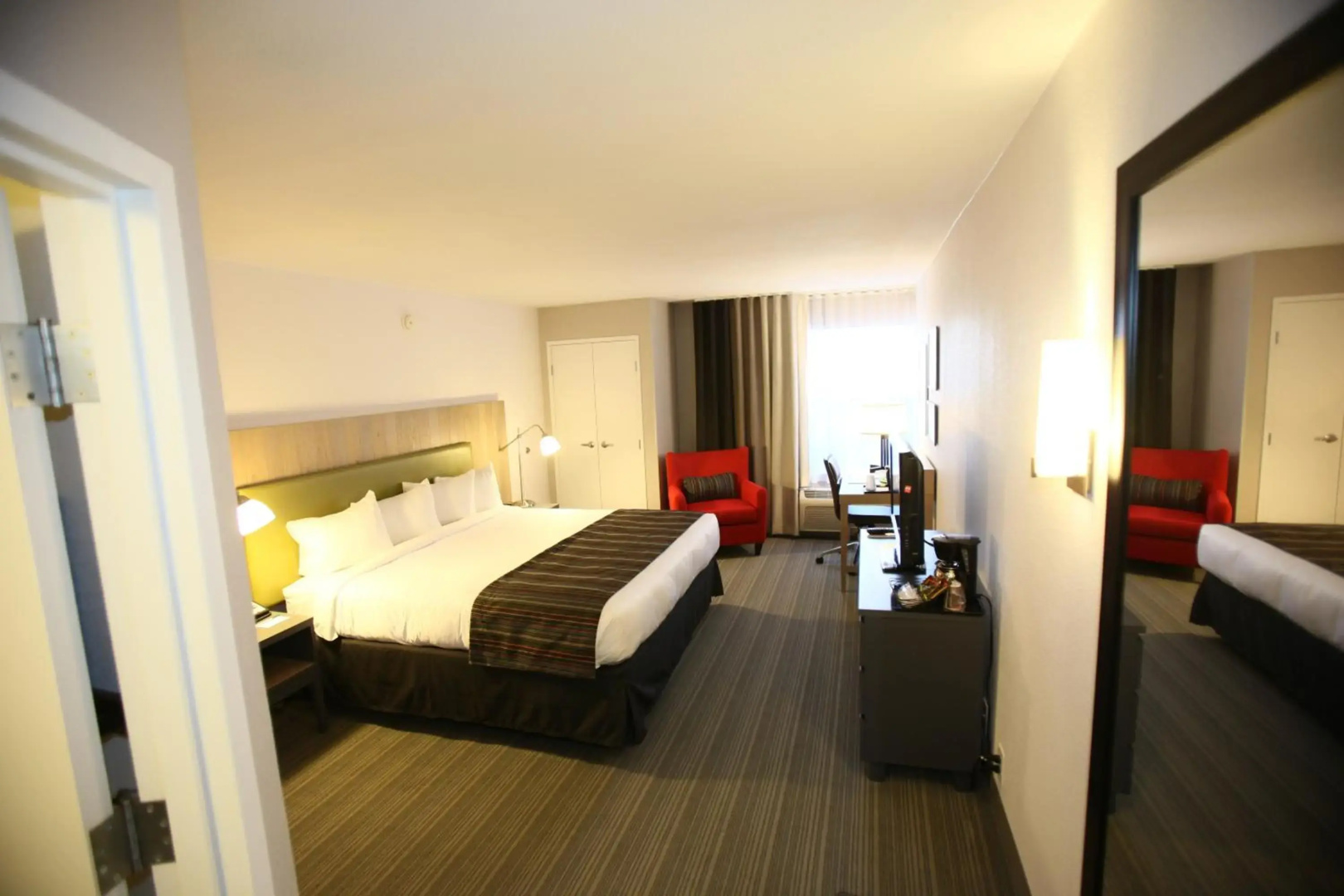 Photo - GreenTree Inn & Suites Phoenix Sky Harbor