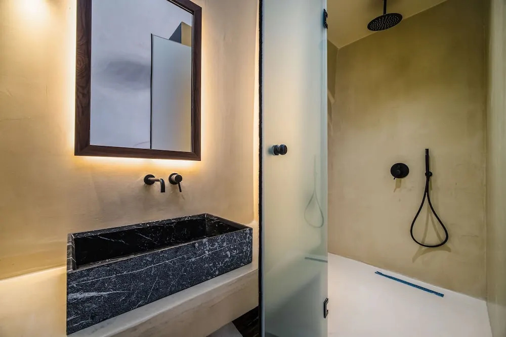 Foto - Phaos 1870, A restored Winery