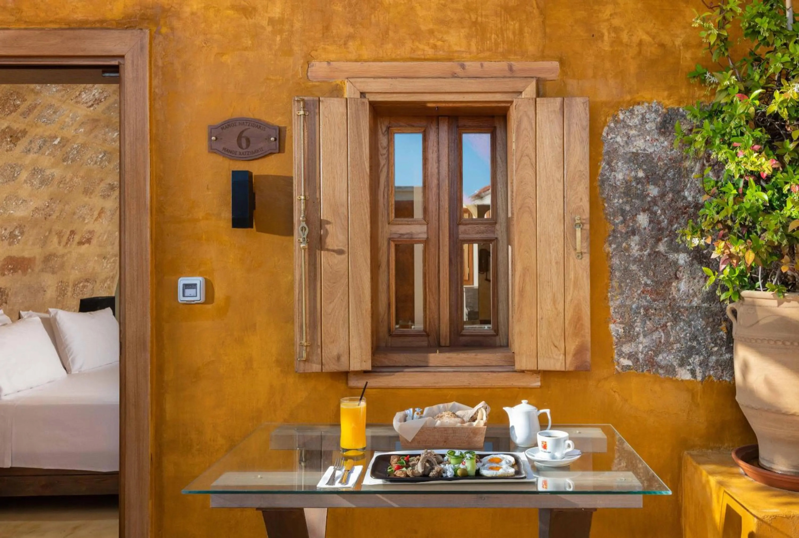 Foto - 10GR Boutique Hotel and Wine Bar