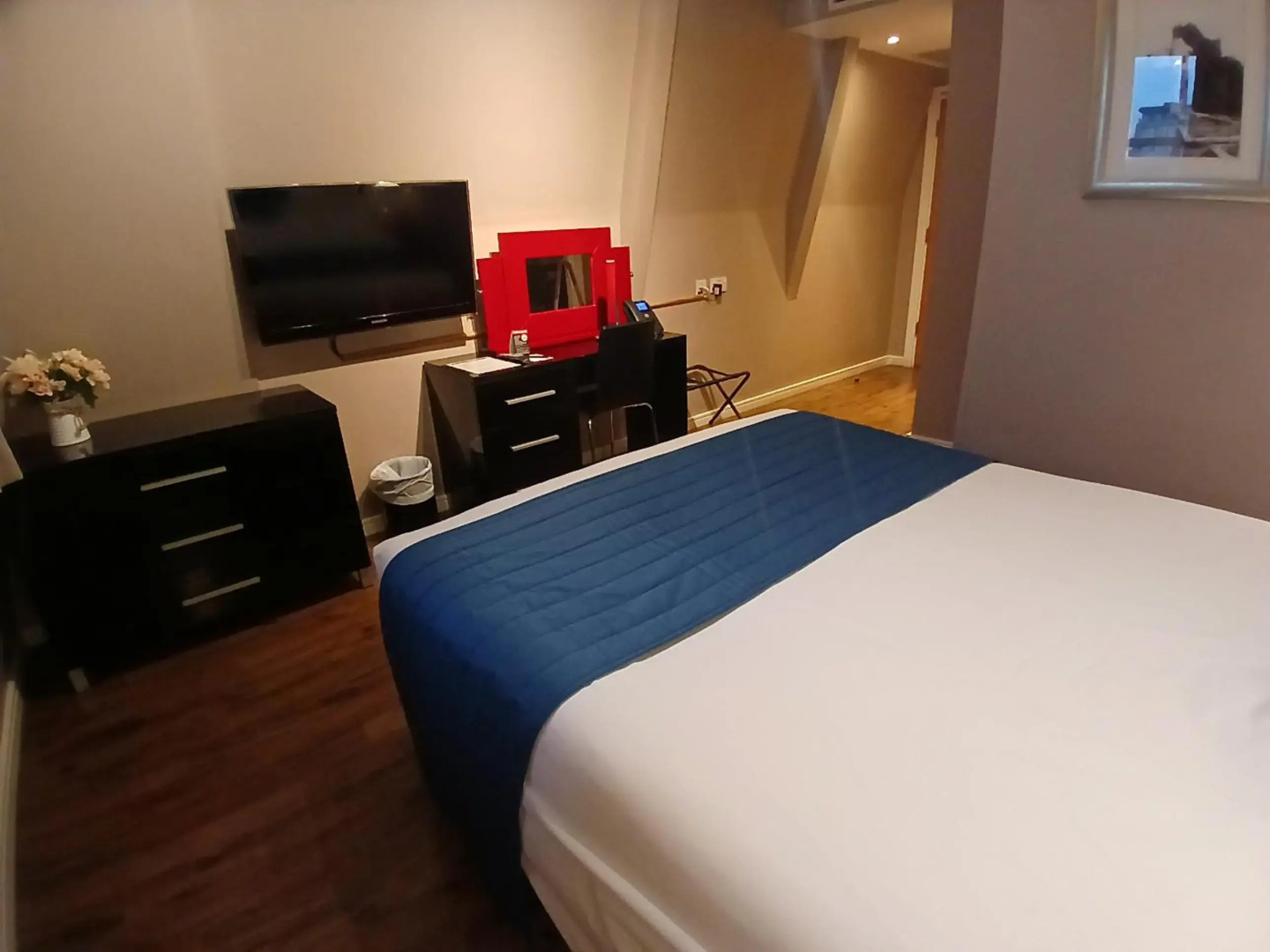 Foto - Royal Hotel Cardiff by Belvilla