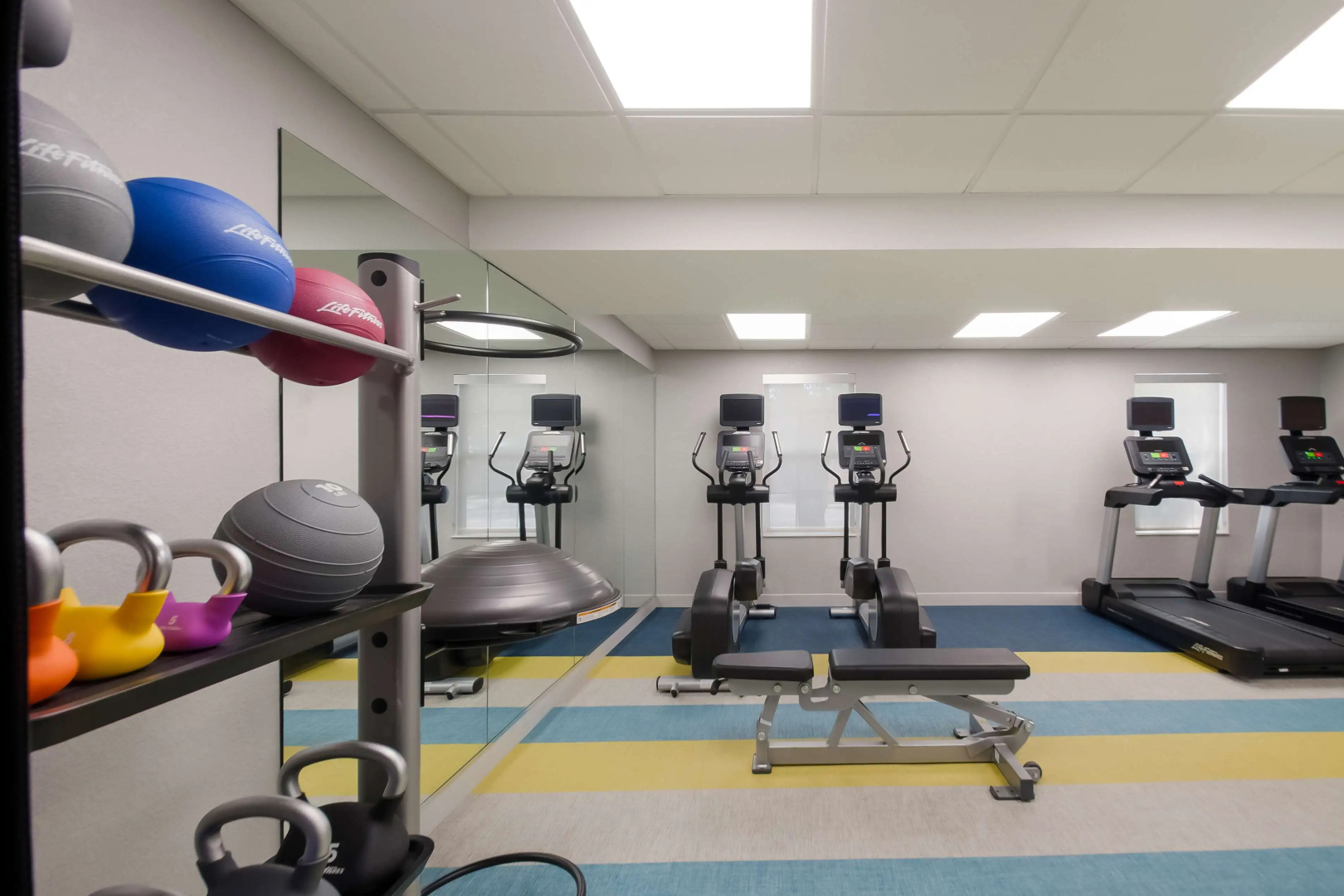 Photo - Sonesta Simply Suites Falls Church