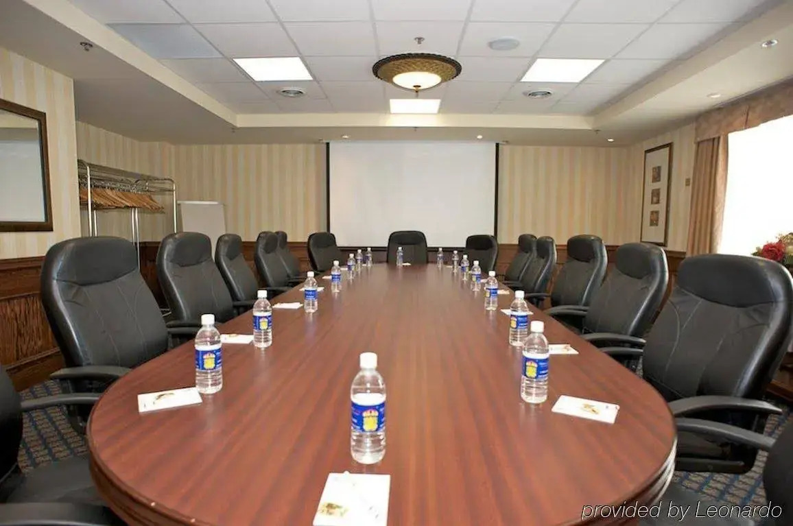 Foto - Monte Carlo Inn Airport Suites