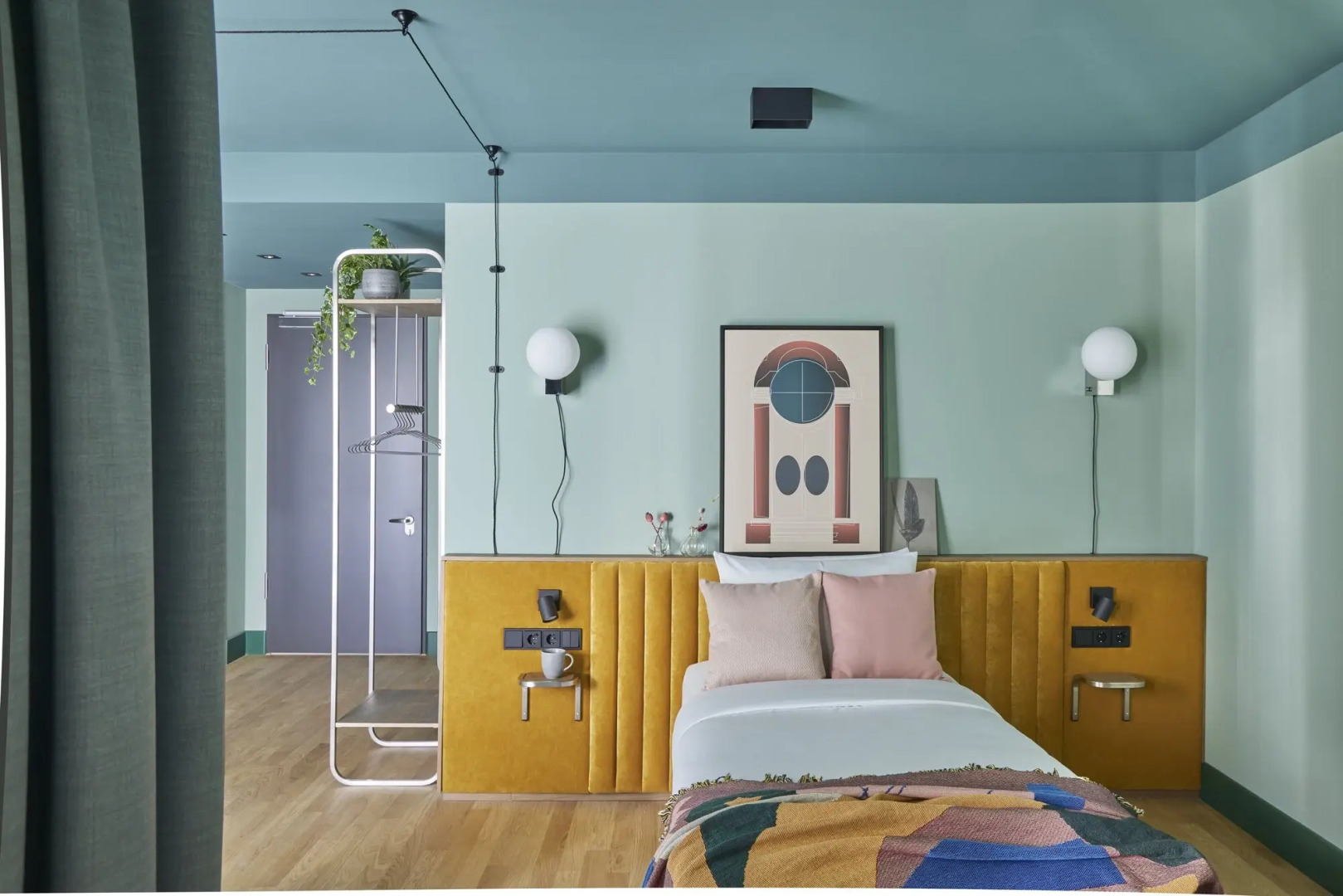 Photo - Schwan Locke