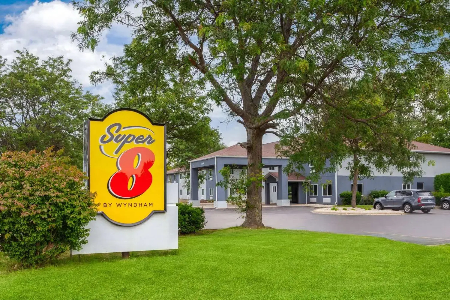 Photo - Super 8 by Wyndham McHenry/Fox Lake Area