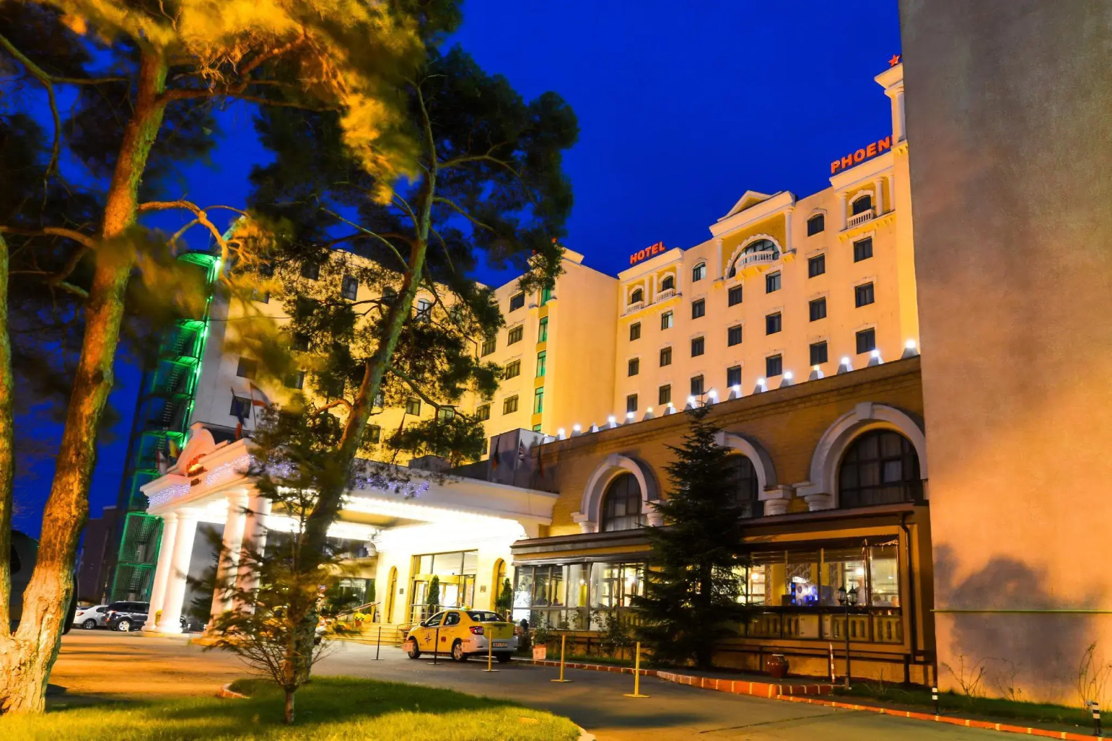 Photo - Phoenicia Grand Hotel