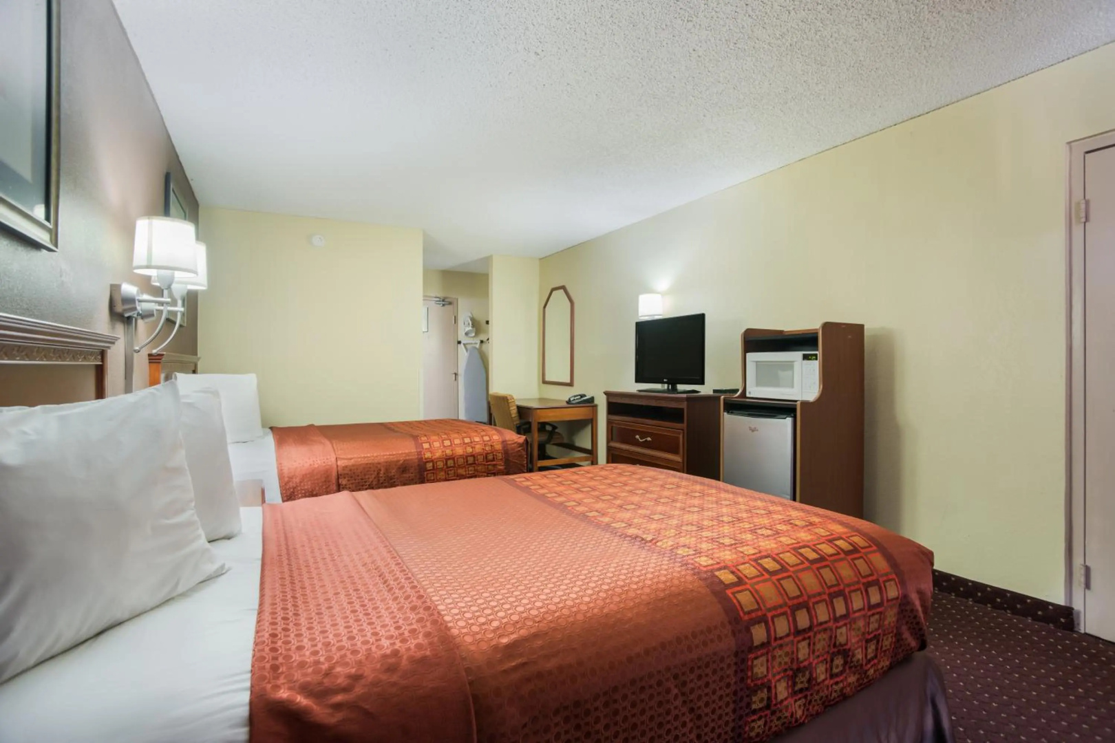 Photo - Americas Best Value Inn Tulsa at I-44