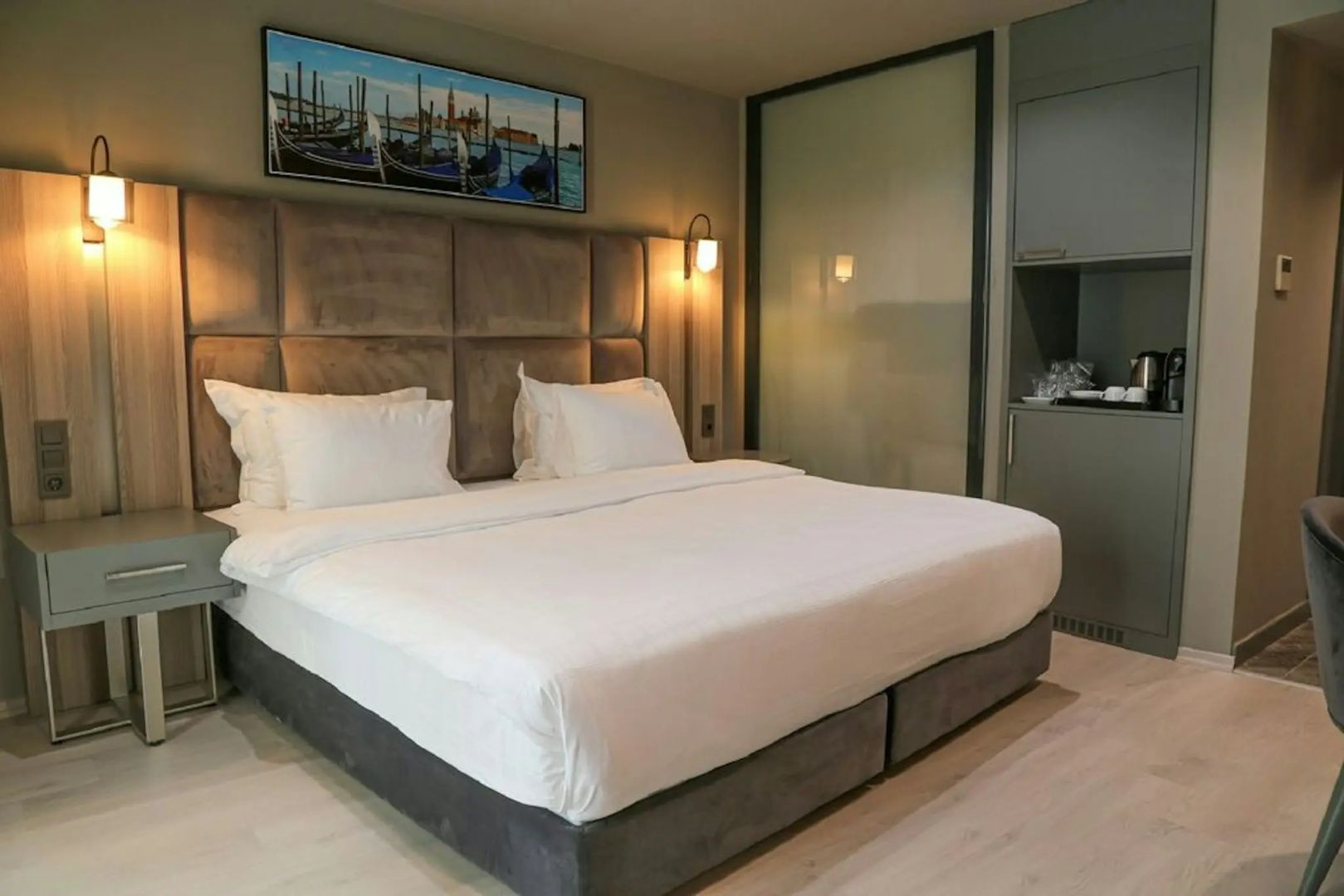 Photo - Pasaport Pier Hotel