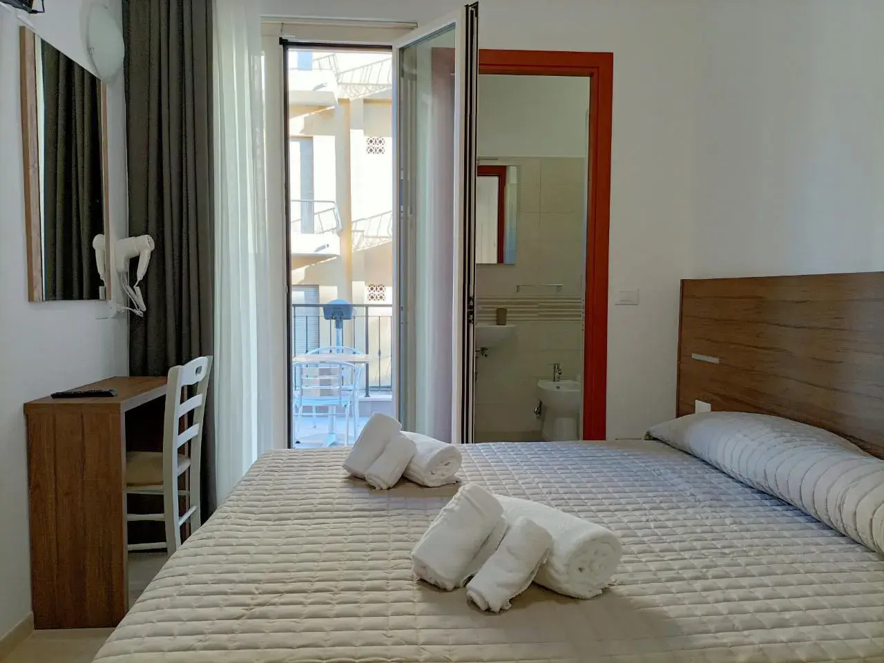 Foto - bed and book