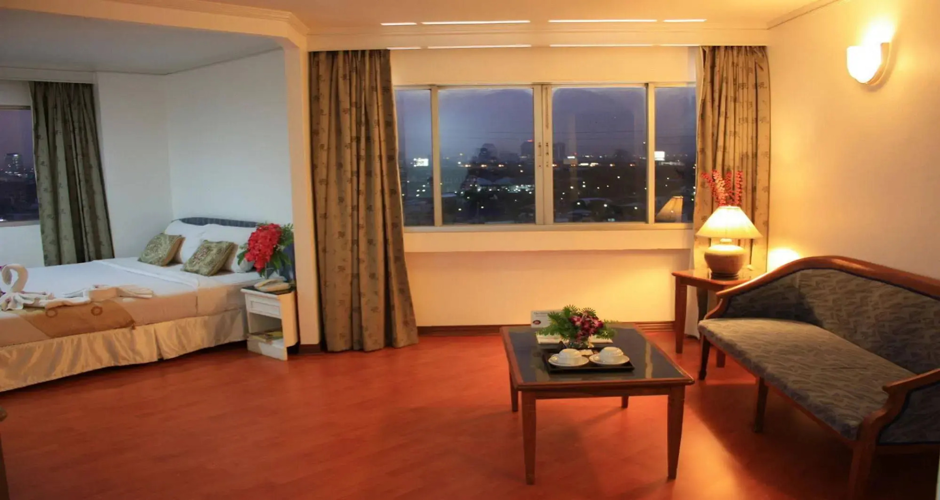 Photo - Summit Pavilion Hotel