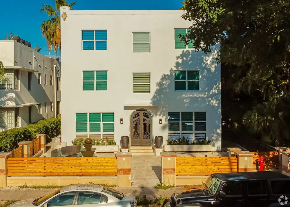 Photo - Renzzi On The Beach