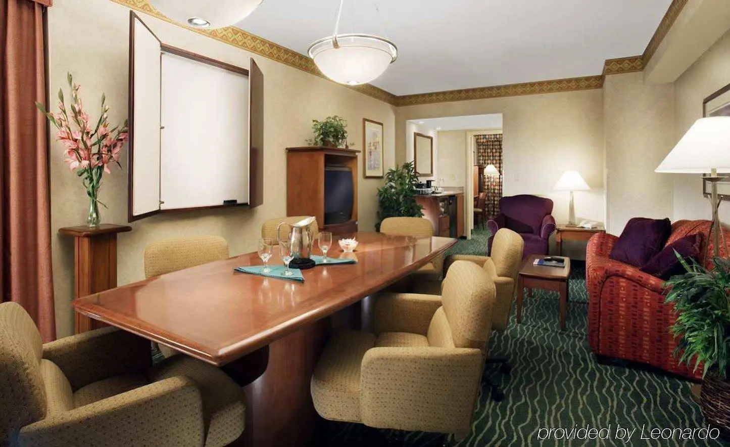 Foto - Embassy Suites by Hilton Tampa USF Near Busch Gardens