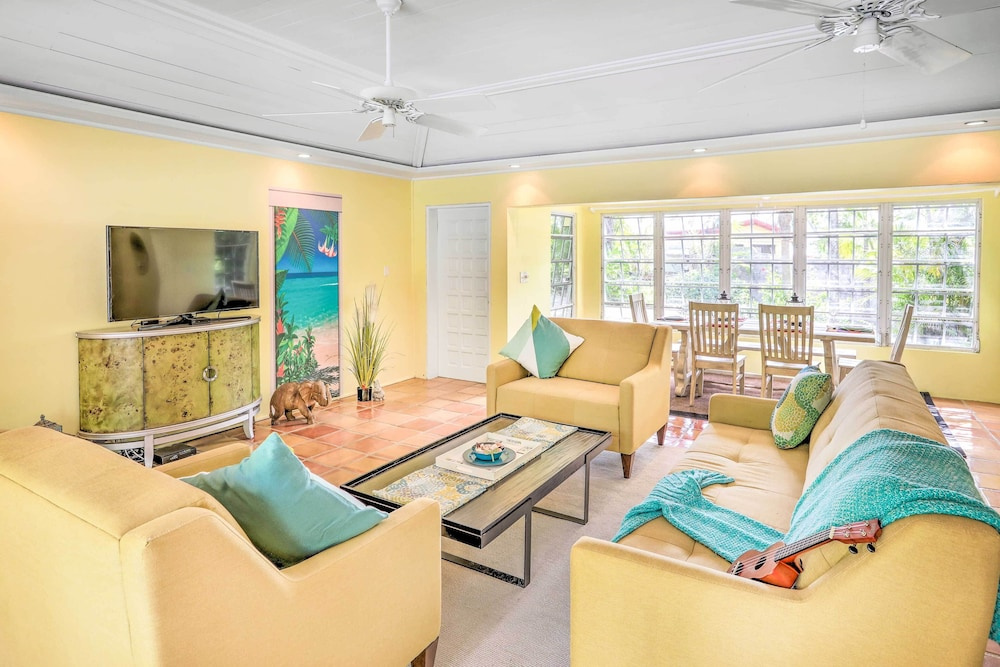 Bright St Thomas Getaway W/pool, 3Mi to Magens Bay