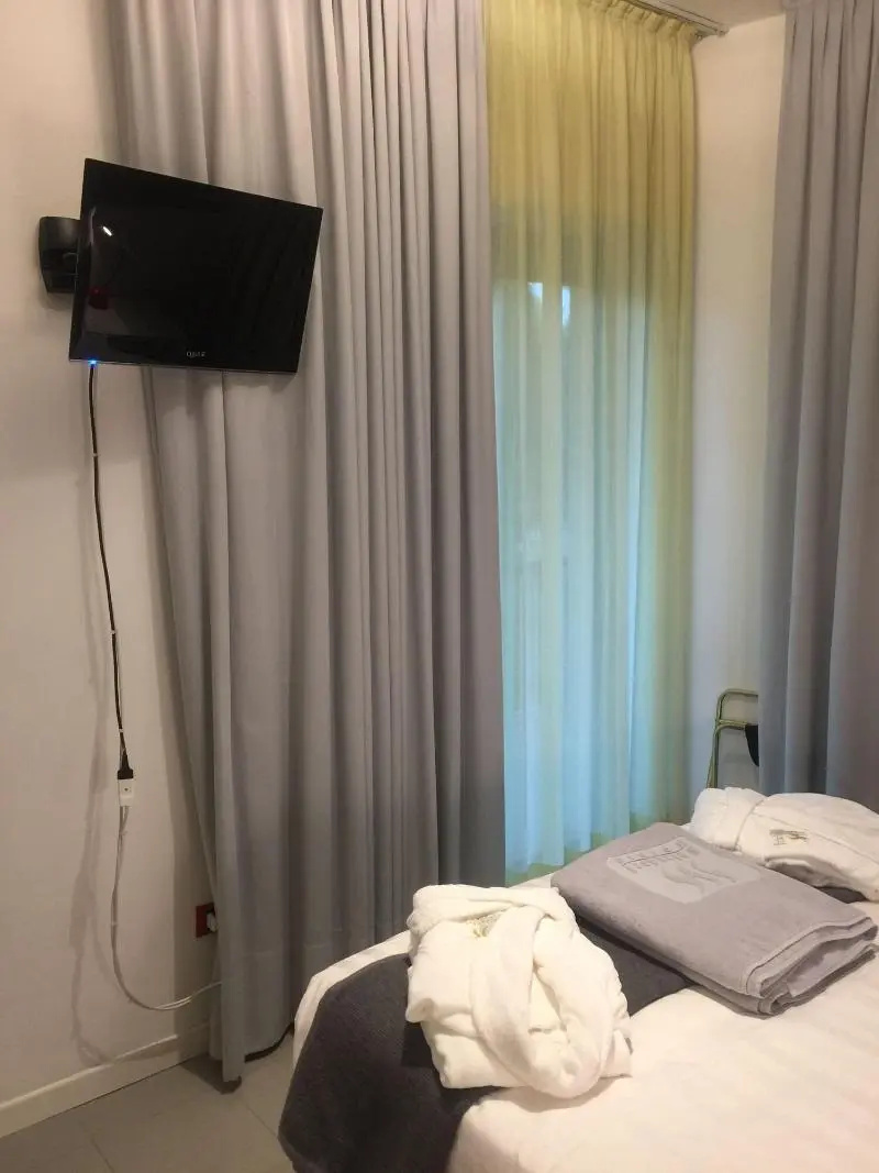 Photo - Monaco Suites Hotel