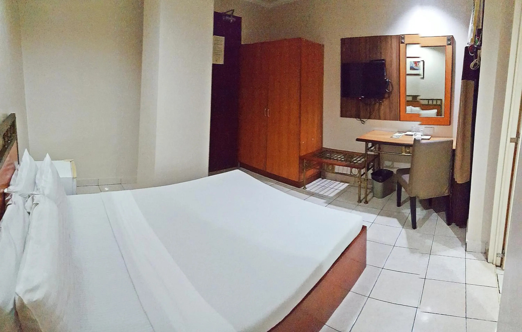 Photo - Golden Valley Hotel