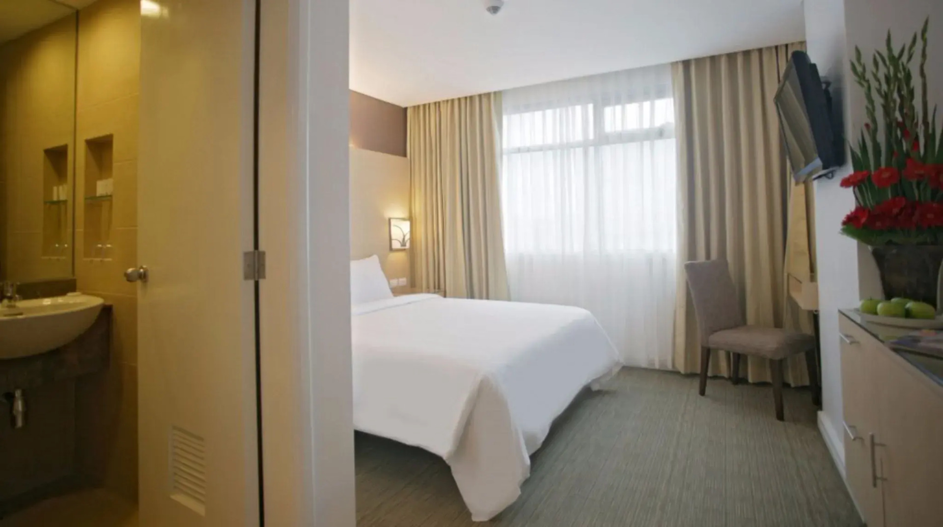 Photo - St Giles Hotel Makati