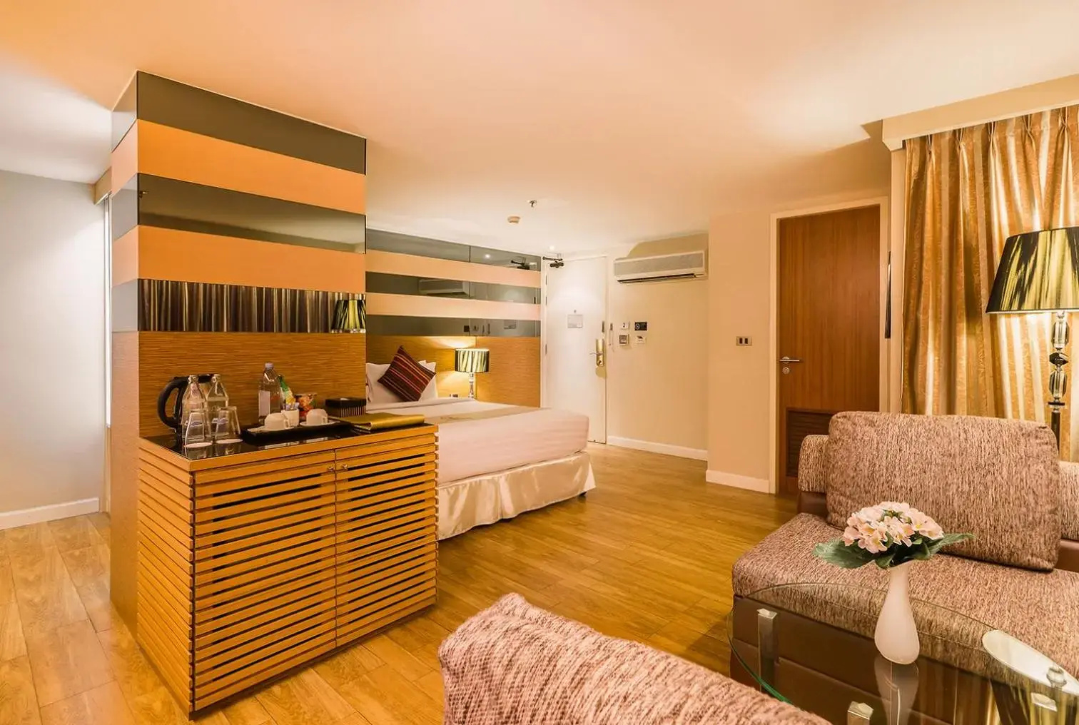 Photo - Grand Lord Boutique Hotel -Srinakarin