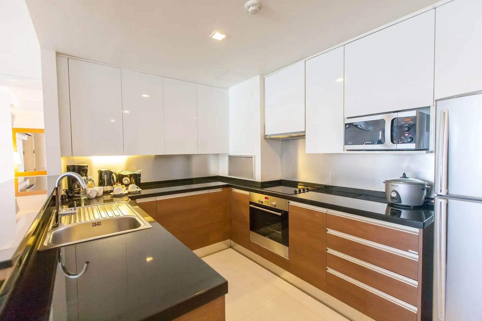 Photo - Oakwood Residence Sukhumvit 24 Bangkok