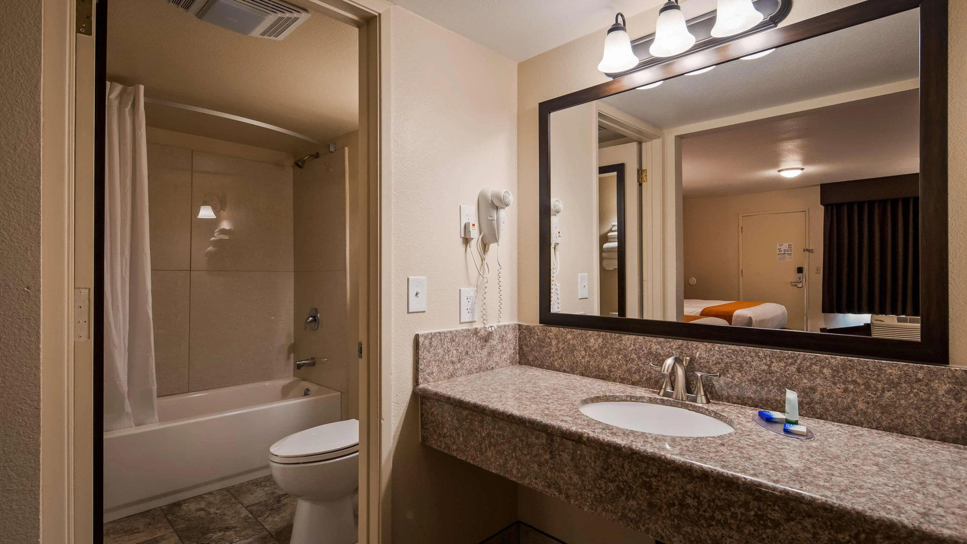 Photo - Best Western Roseville Inn