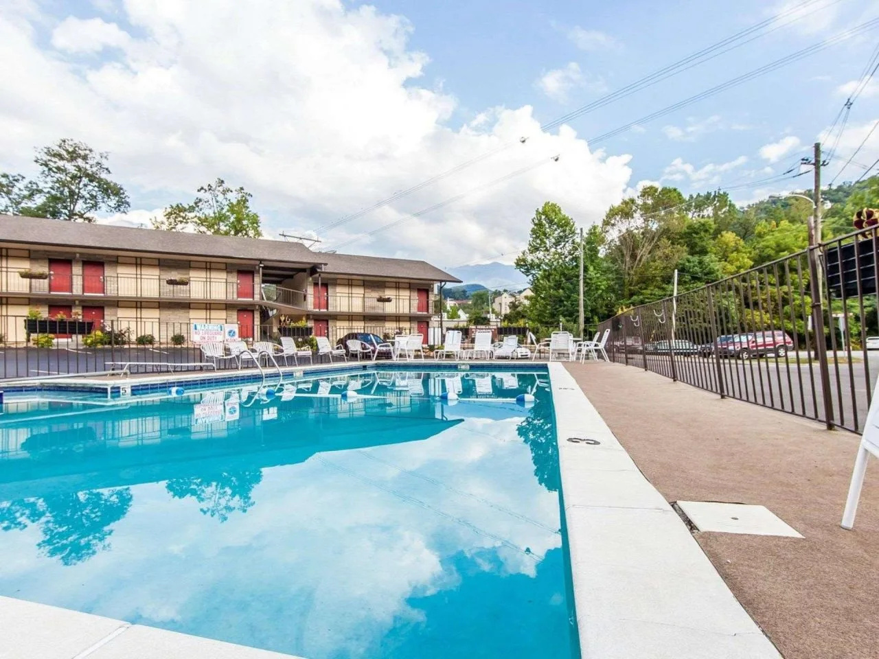 Foto - Econo Lodge Inn & Suites on the River