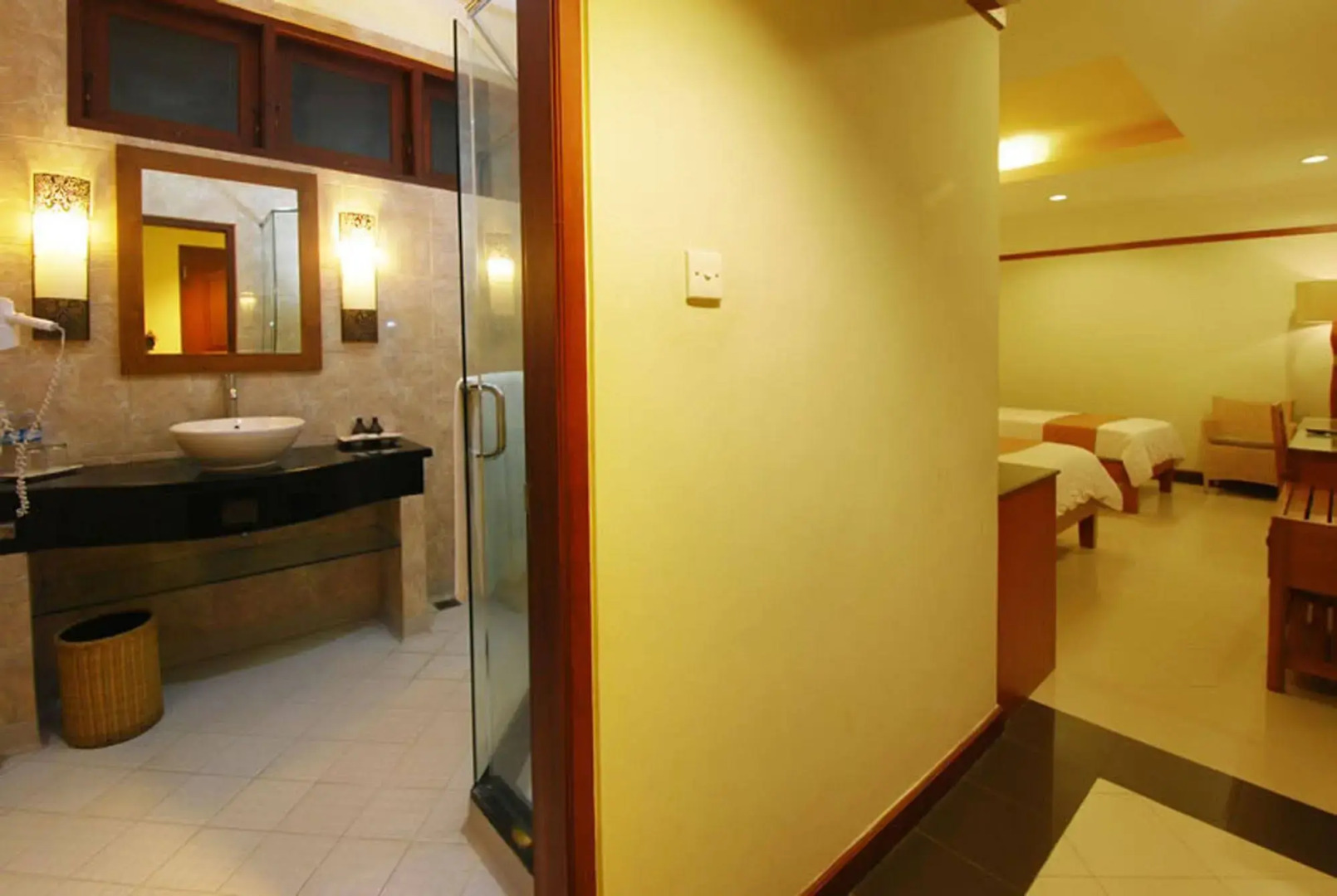 Photo - Yulia Beach Inn Kuta