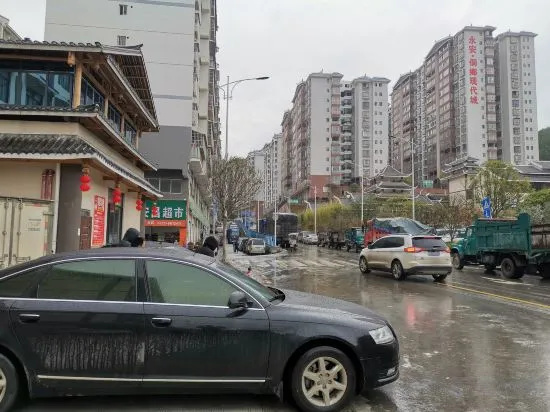 Vienna Hotel (Sanjiang Bell Tower Bird's Nest Distribution Center)