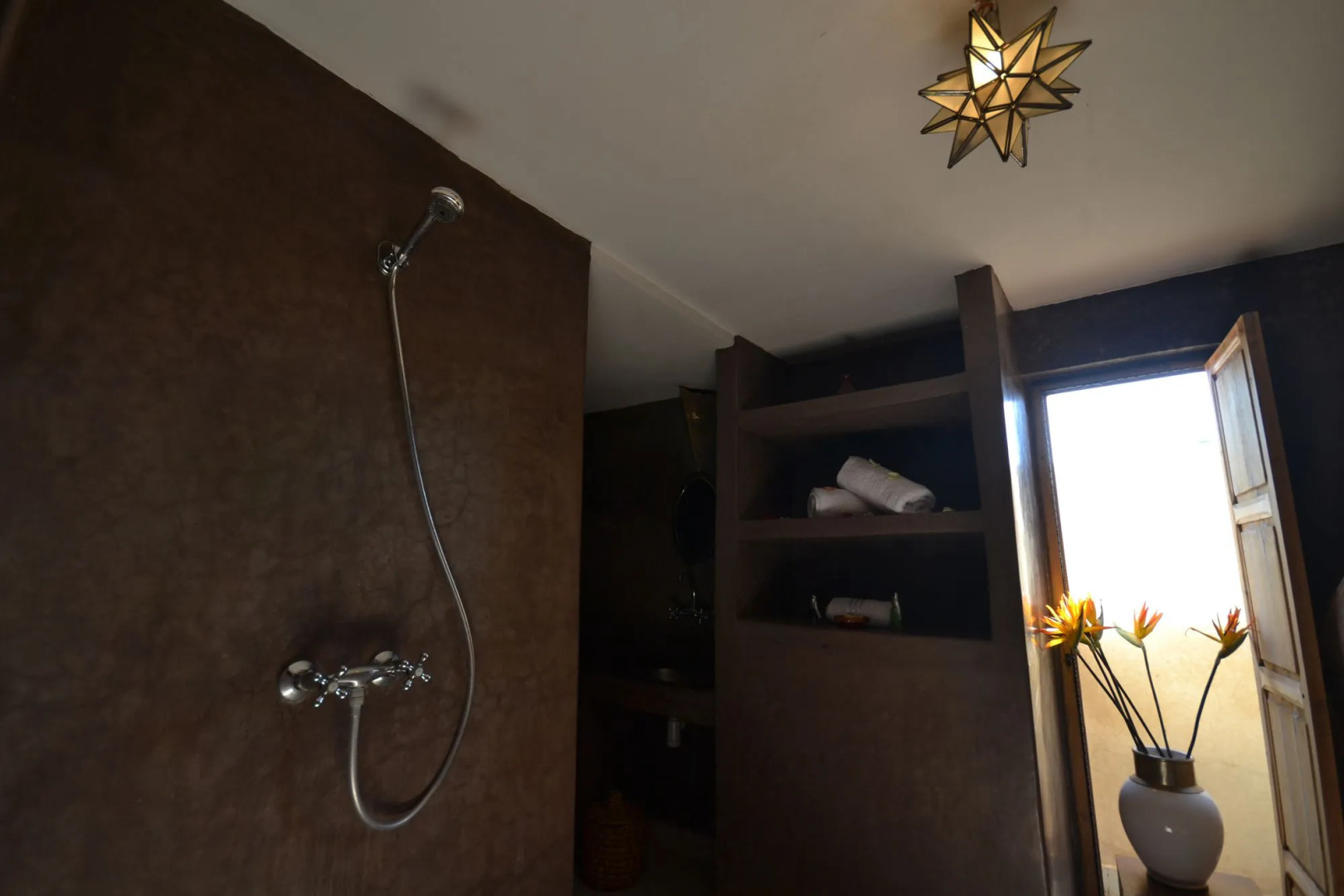 Photo - Riad white flowers