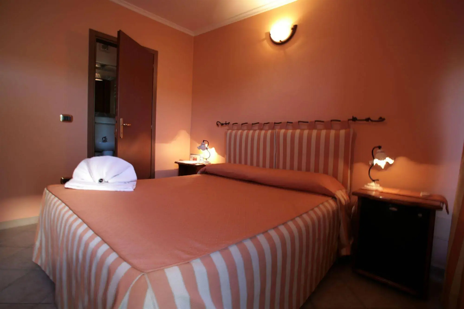 Photo - Airport Hotel