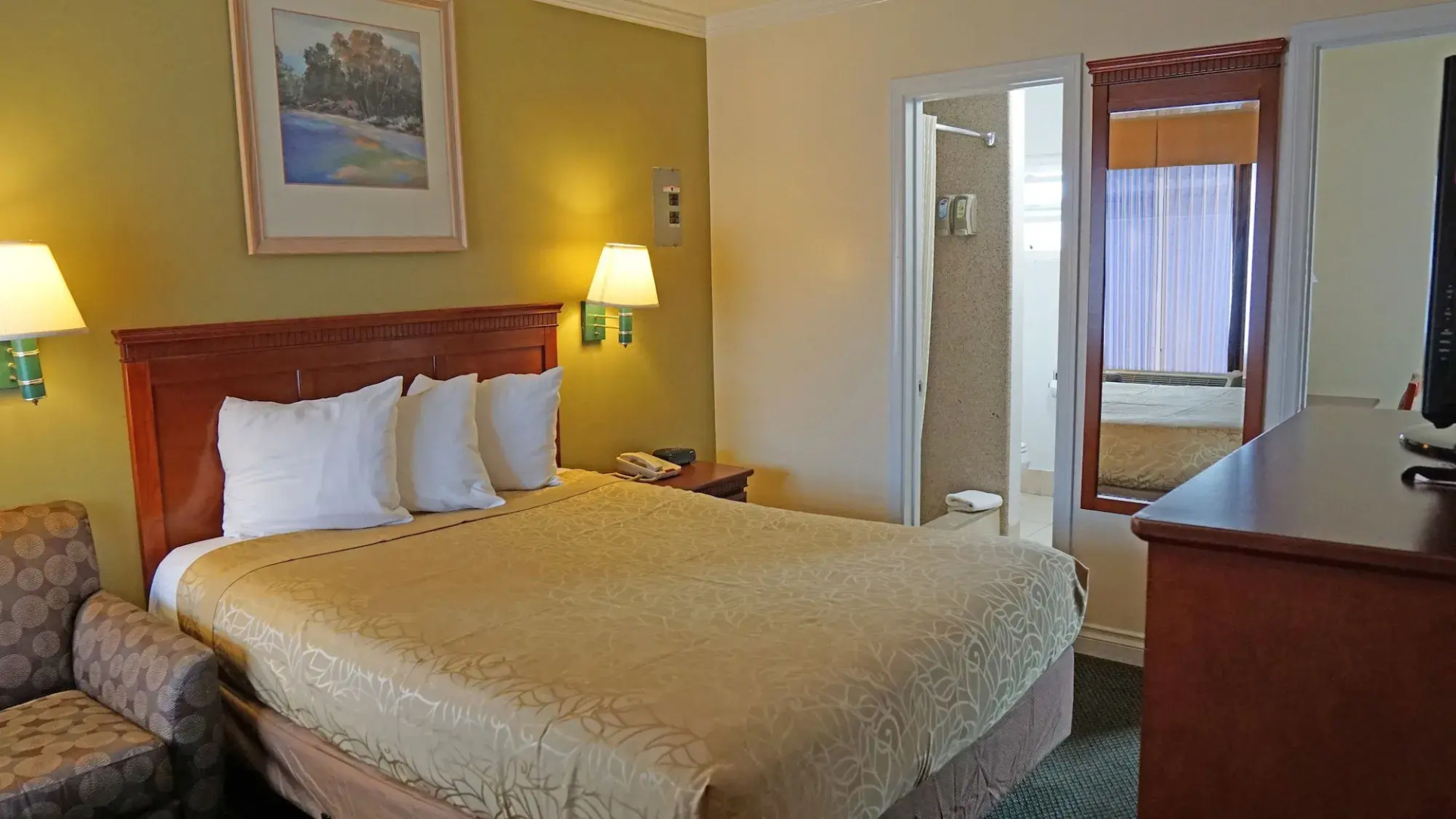Photo - Redondo Inn and Suites