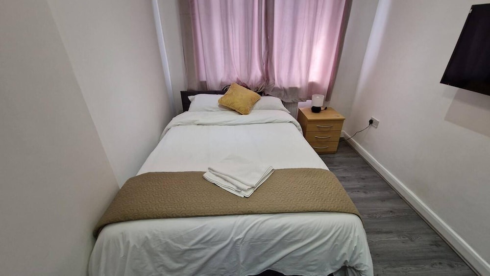 Captivating 2-bed Apartment in Ilford