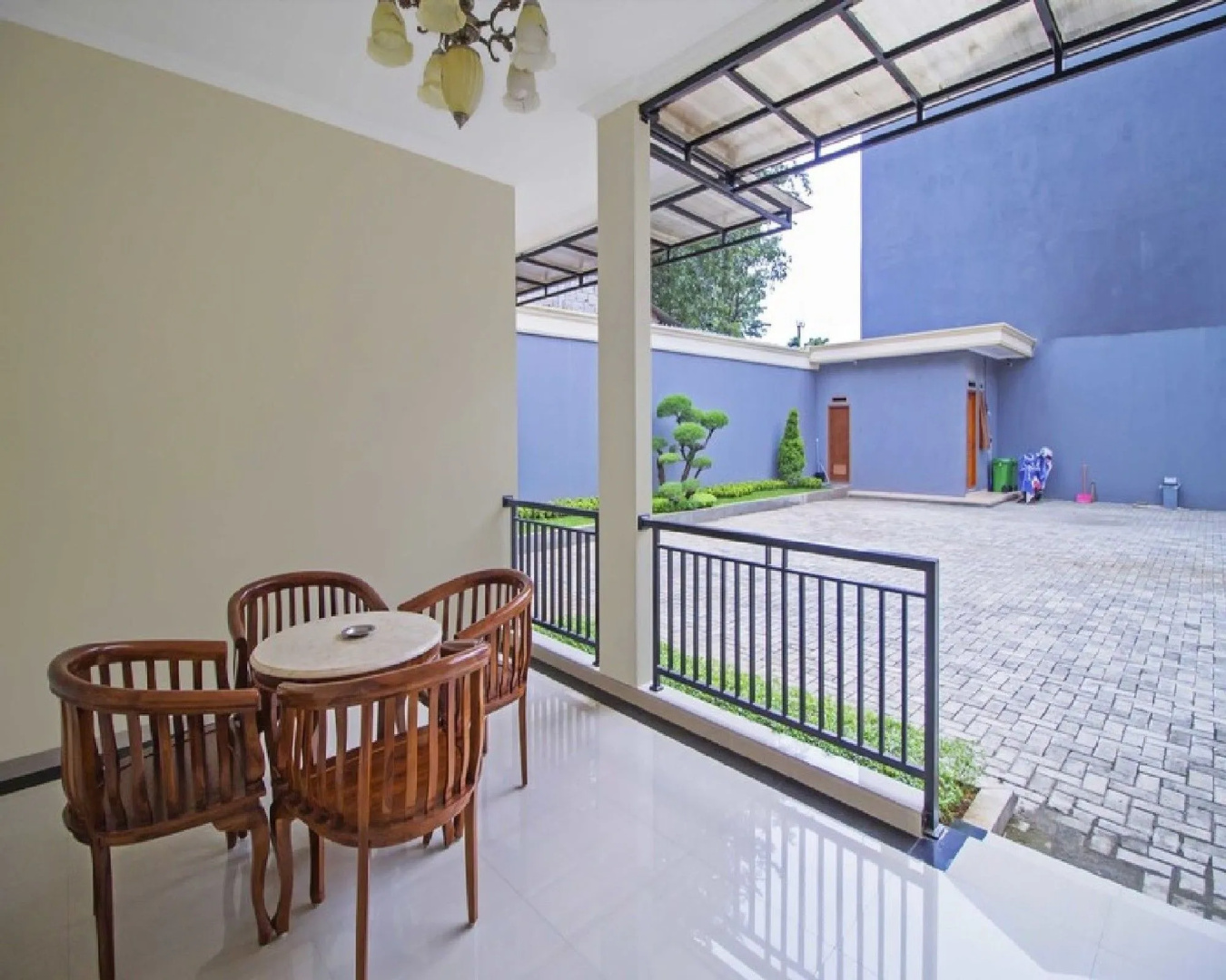 Foto - RedDoorz Syariah near Mercu Buana University