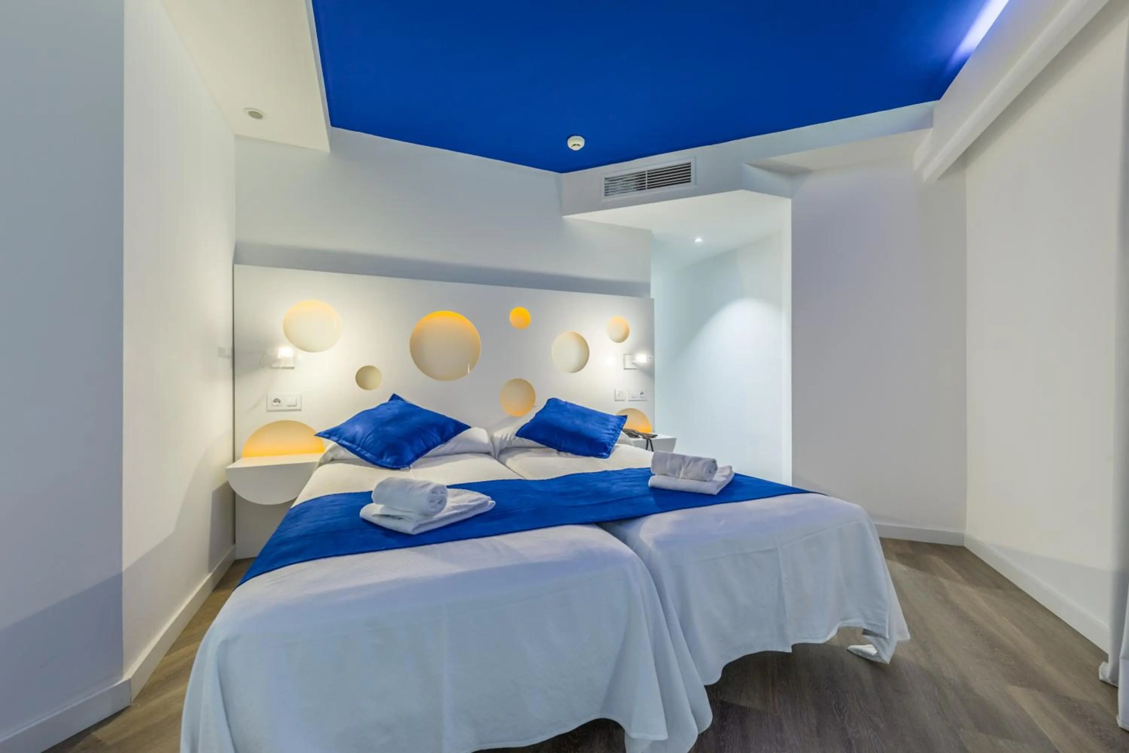 Photo - Taximtown Hotel