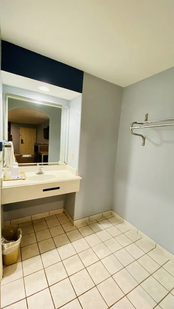 Photo - Home Place Inn and Suites-Hobby