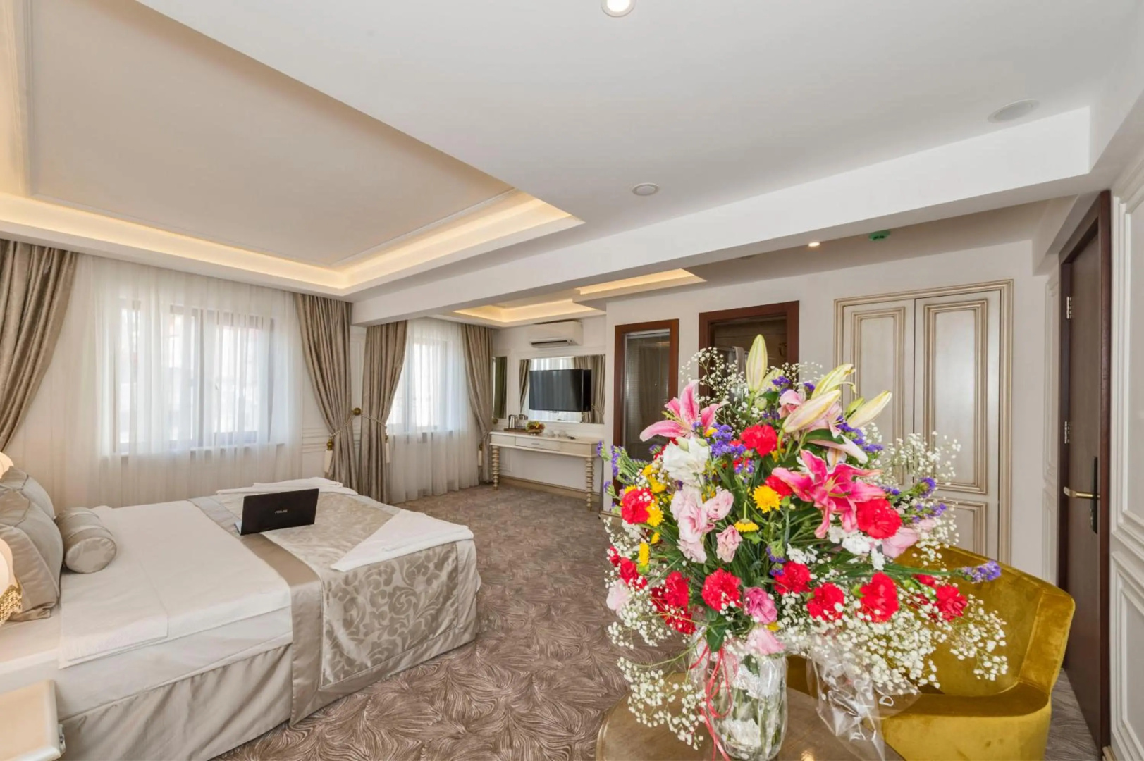 Photo - Escardin Hotel