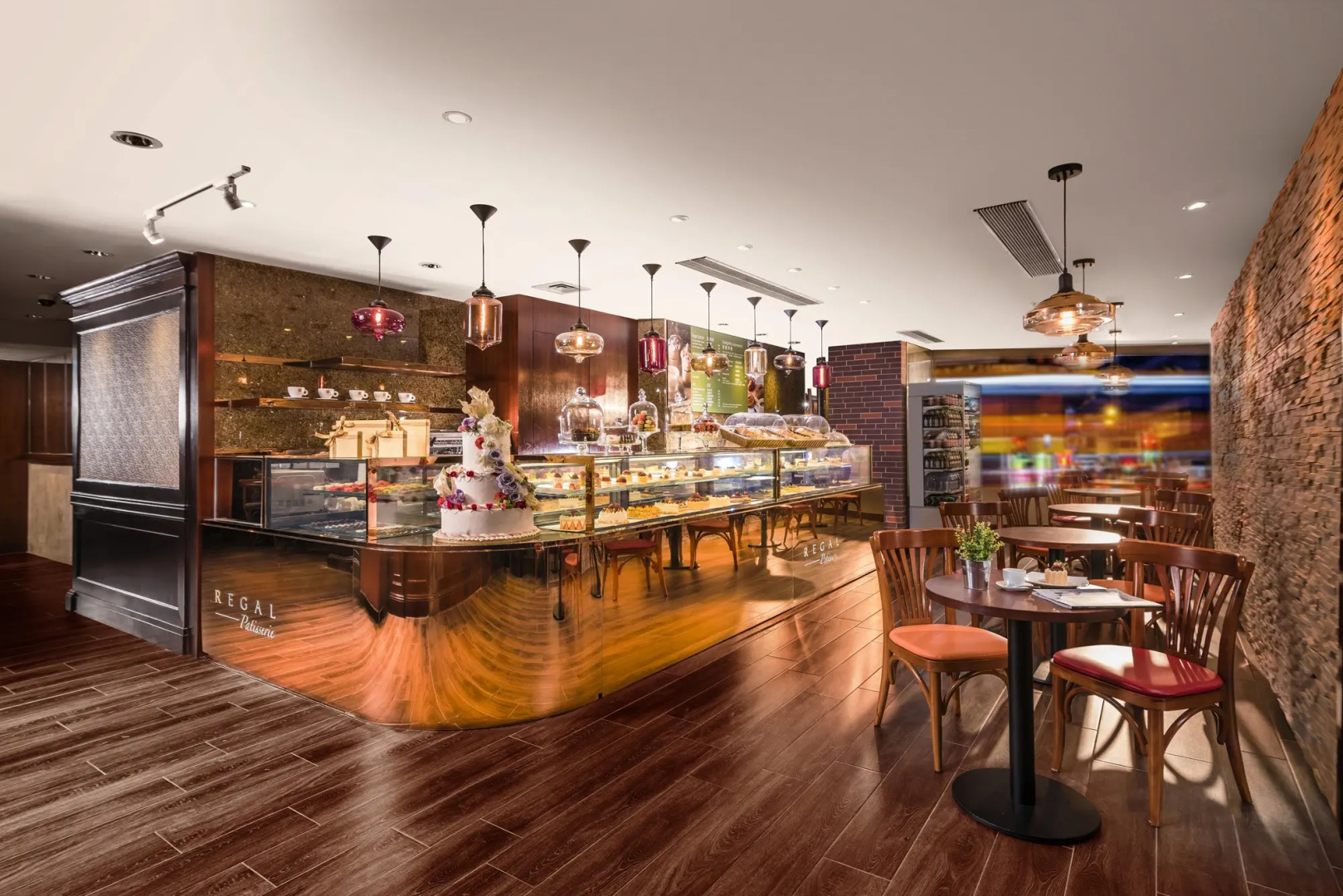 Photo - Regal Oriental Hotel