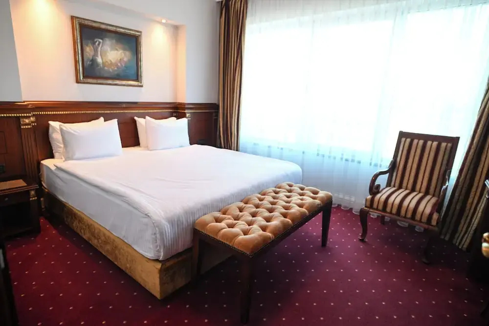 Photo - Stone Bridge Hotel
