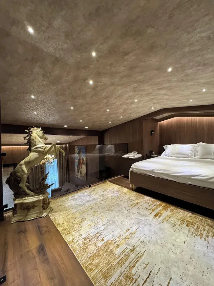 Photo - The HH Point