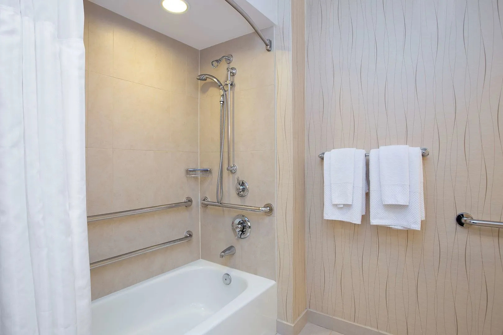 Photo - DoubleTree by Hilton Chicago O'Hare Airport-Rosemont