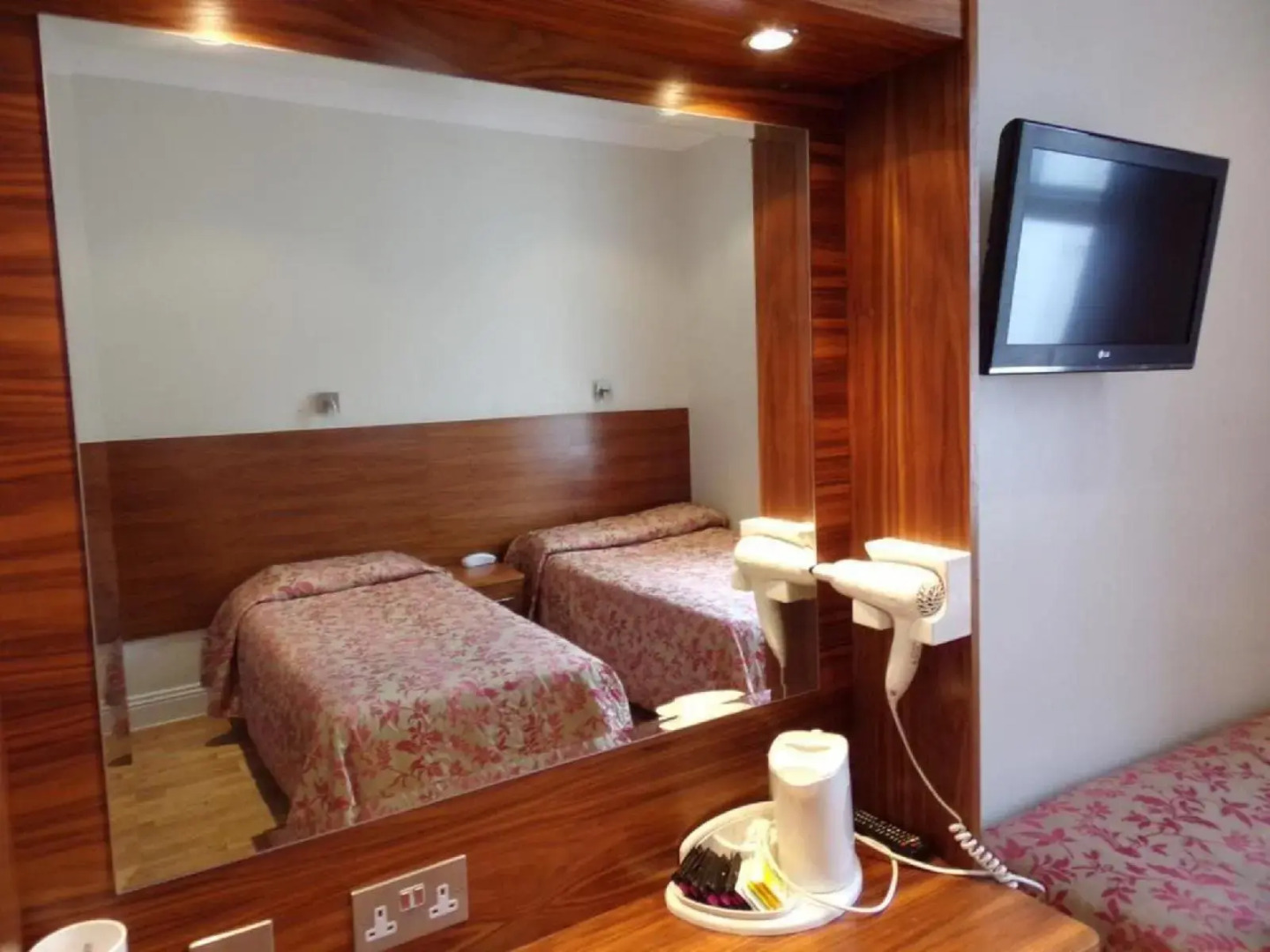 Foto - Wedgewood Hotel