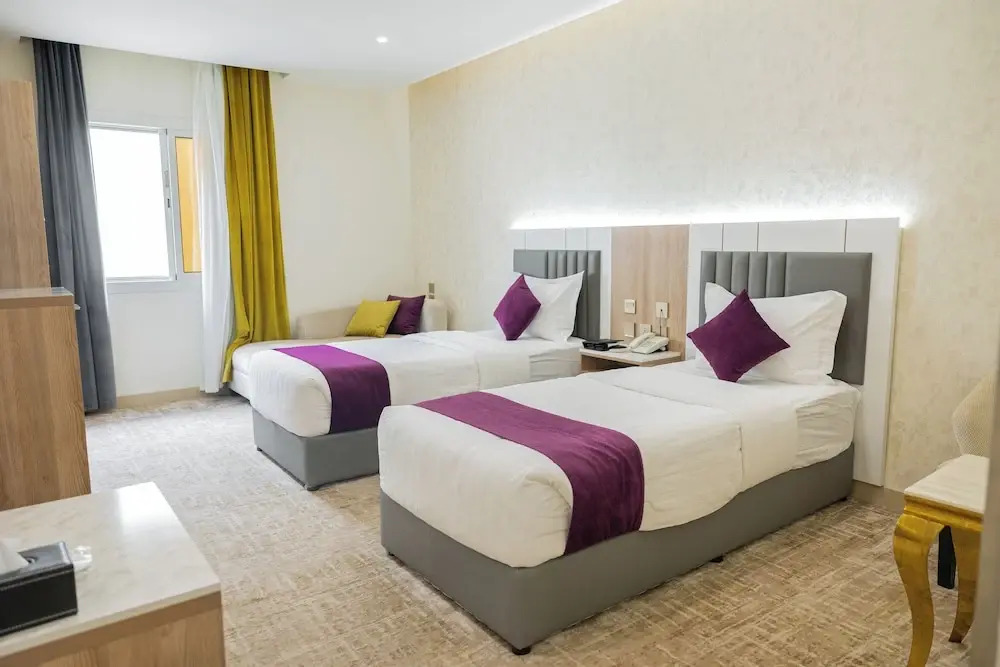 Photo - Diamond Corners Hotel