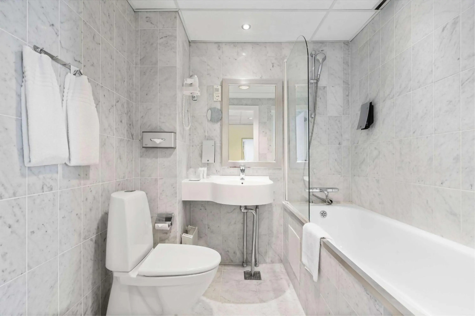 Photo - Best Western Plus Airport Hotel