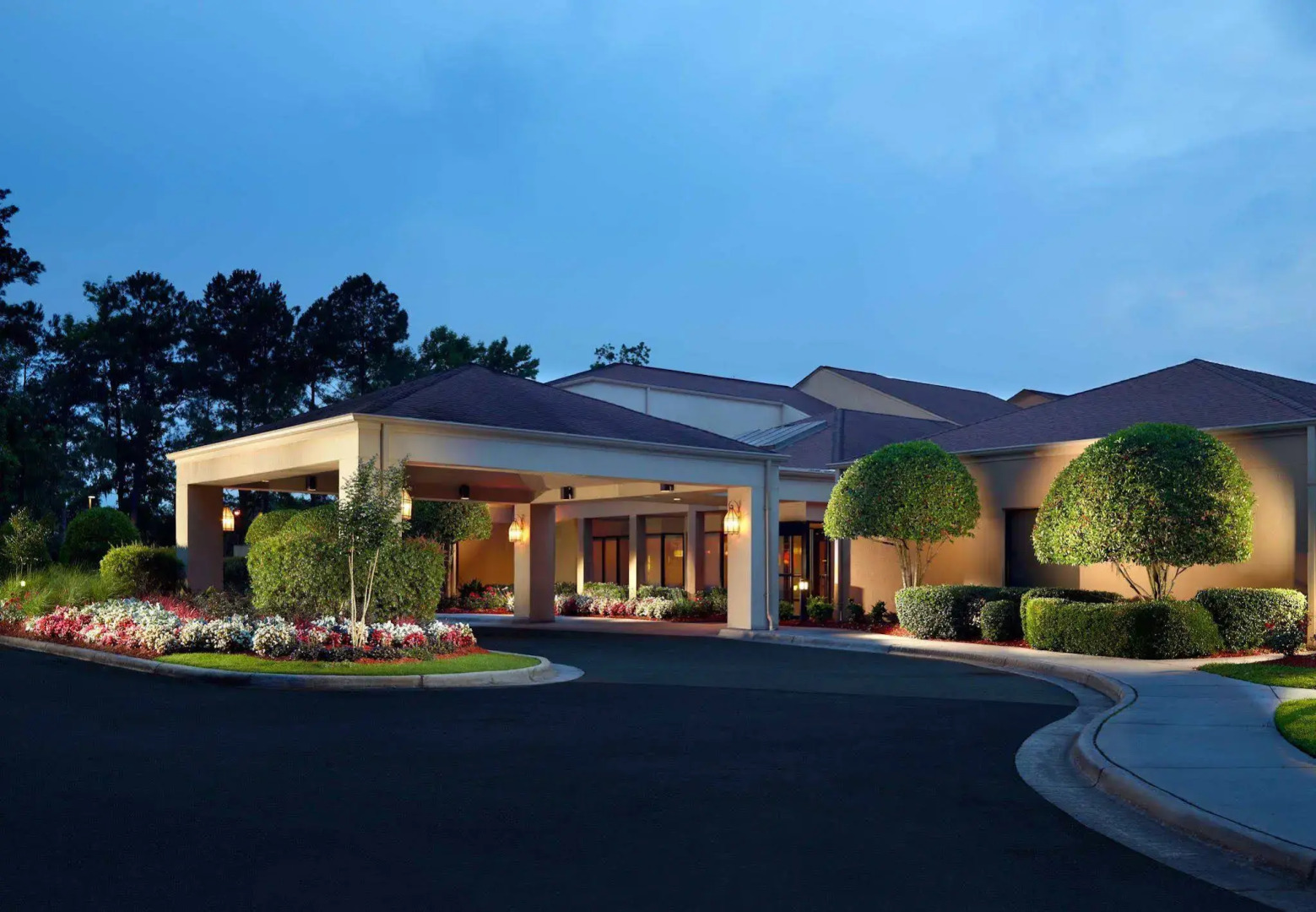 Photo - Courtyard by Marriott Savannah Midtown