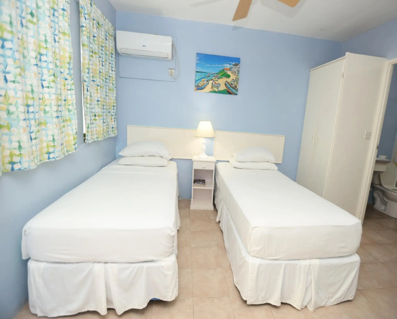 Photo - Dover Beach Hotel